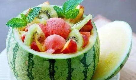 吃瓜 喝水哪个解渴,吃瓜还是喝水？